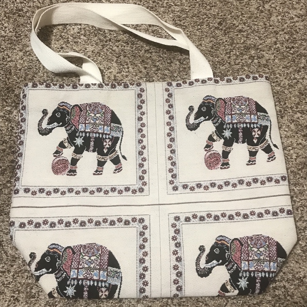 NWOT Beautiful 🐘 elephants print canvas tote